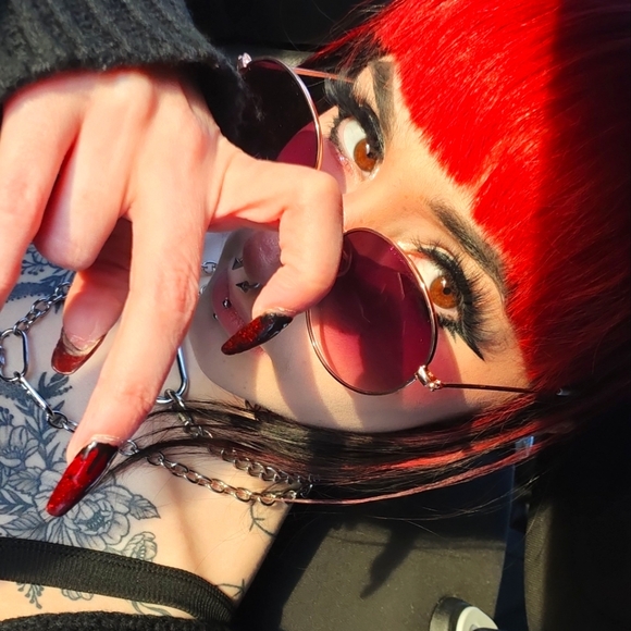 Meet your Posher, Kayla - Picture 1 of 1